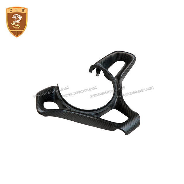 Карбоновая отделка салона McLaren 540C-570S.