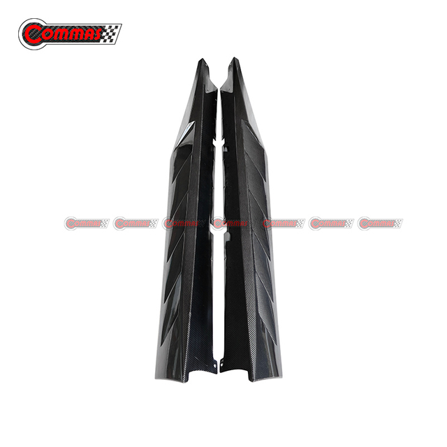 Боковые юбки из углеродного волокна в стиле Novitec для Lamborghini Aventador LP700